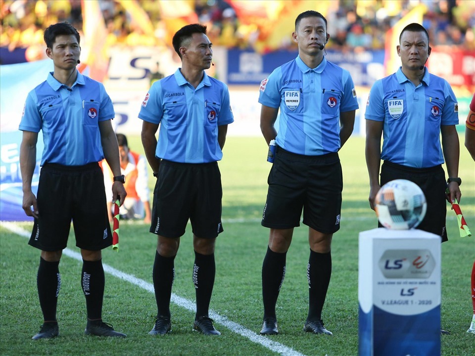 V.League có VAR, các CLB không lo công tác trọng tài? - Ảnh 1.