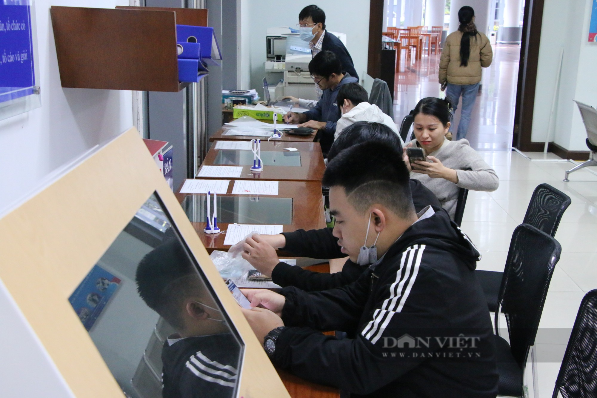 Doanh nghiệp cúng khai trương, múa lân, bắn pháo hoa... trong ngày làm việc đầu tiên sau Tết - Ảnh 6.