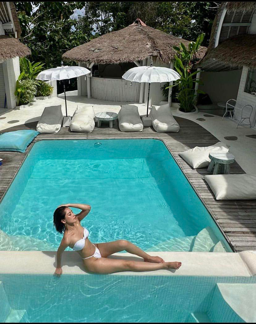 Mỹ nhân Việt đua nhau khoe ảnh bikini nóng bỏng những ngày đầu năm Quý Mão - Ảnh 1.