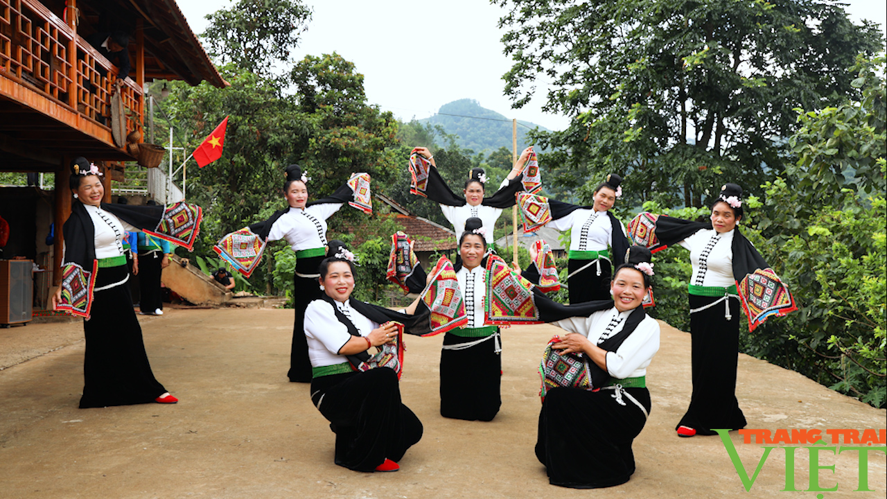 Khăn Piêu trong đời sống đồng bào Thái Đen - Ảnh 7. Khăn Piêu trong đời sống đồng bào Thái Đen - Ảnh 7.