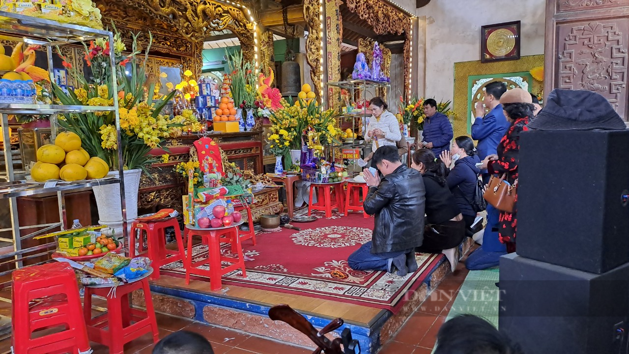 Đền Hoàng Bẩy Đá Thiên (Thái Nguyên) đón hàng vạn lượt du khách đến chiêm bái mỗi ngày trong dịp đầu xuân năm mới - Ảnh 8.