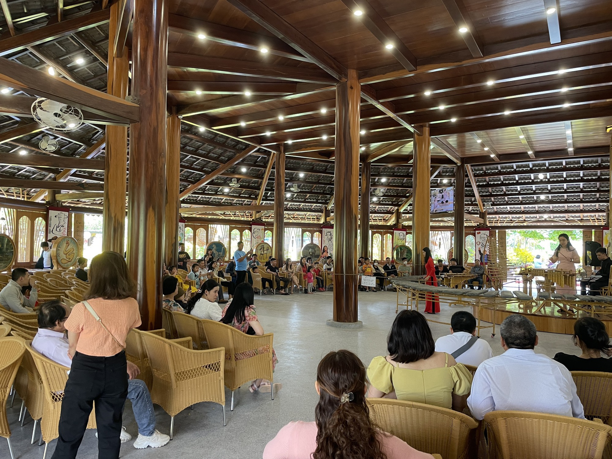 Làng nghề Trường Sơn nổi tiếng ở Nha Trang đón trên 10 ngàn lượt khách tham quan - Ảnh 1. Làng nghề Trường Sơn nổi tiếng ở Nha Trang đón trên 10 ngàn lượt khách tham quan - Ảnh 1.