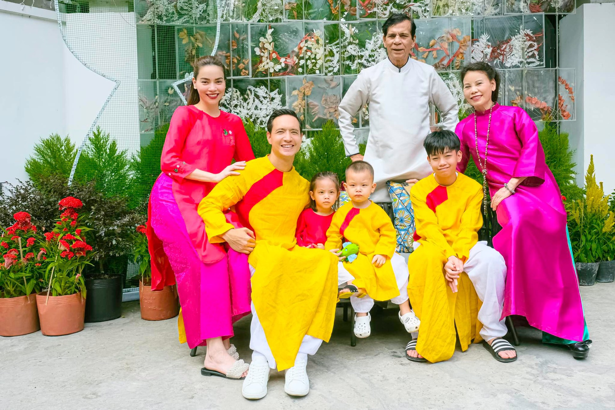 Phạm Hương, Bảo Thy, Hoàng Oanh,... Mỹ nhân nào diện áo dài đẹp nhất dịp Tết Nguyên đán 2023? - Ảnh 11.