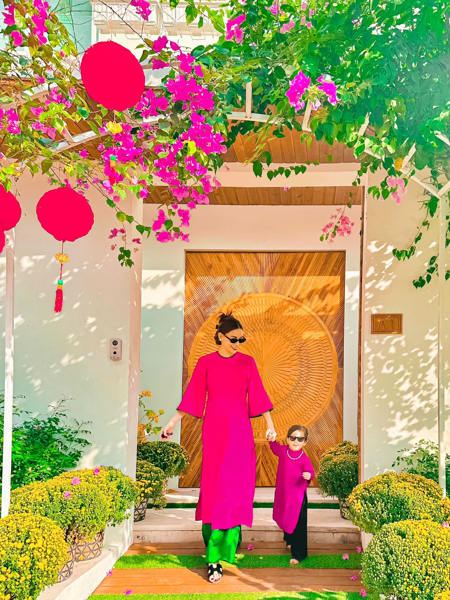 Phạm Hương, Bảo Thy, Hoàng Oanh,... Mỹ nhân nào diện áo dài đẹp nhất dịp Tết Nguyên đán 2023? - Ảnh 10.
