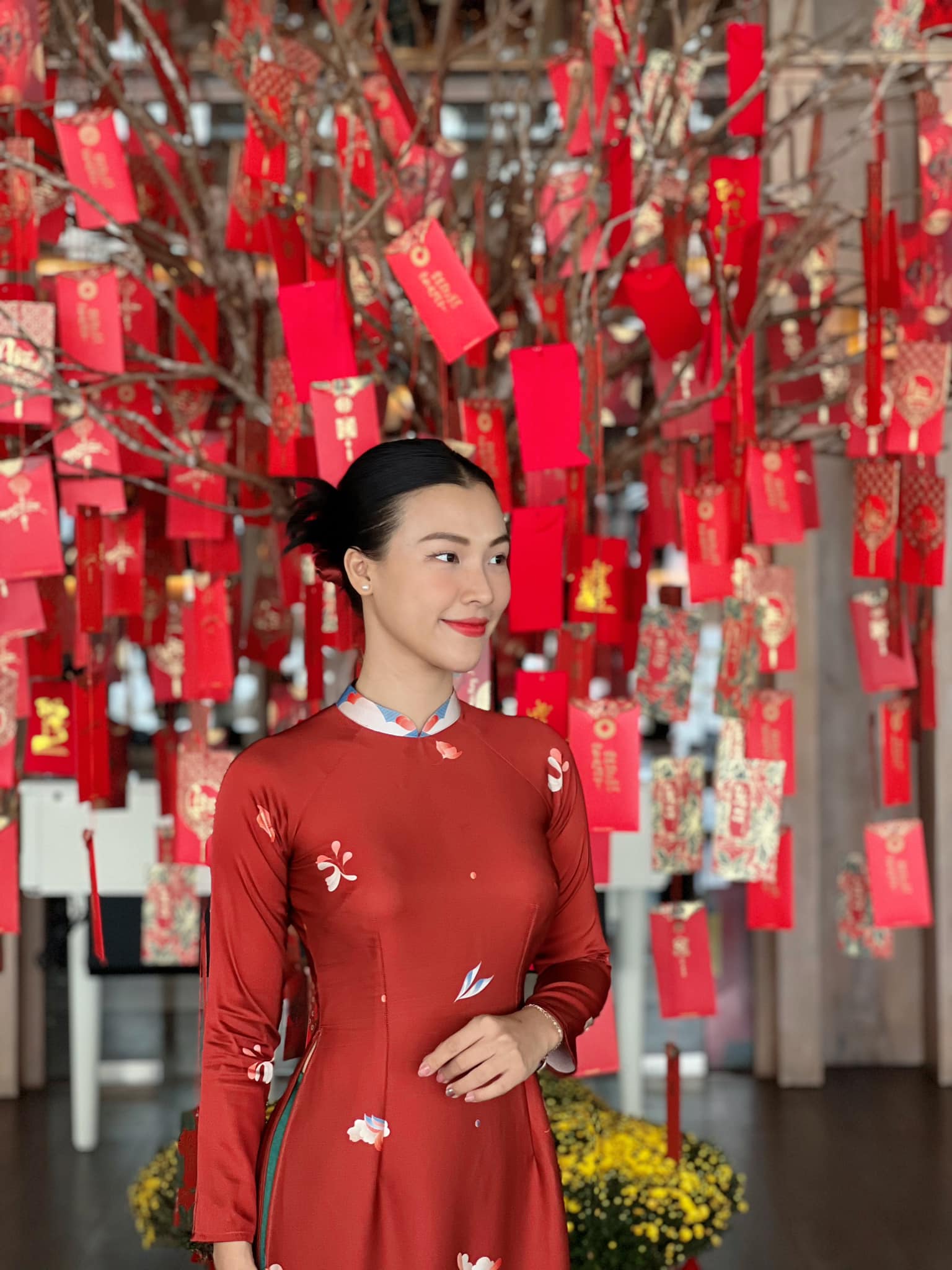Phạm Hương, Bảo Thy, Hoàng Oanh,... Mỹ nhân nào diện áo dài đẹp nhất dịp Tết Nguyên đán 2023? - Ảnh 9.