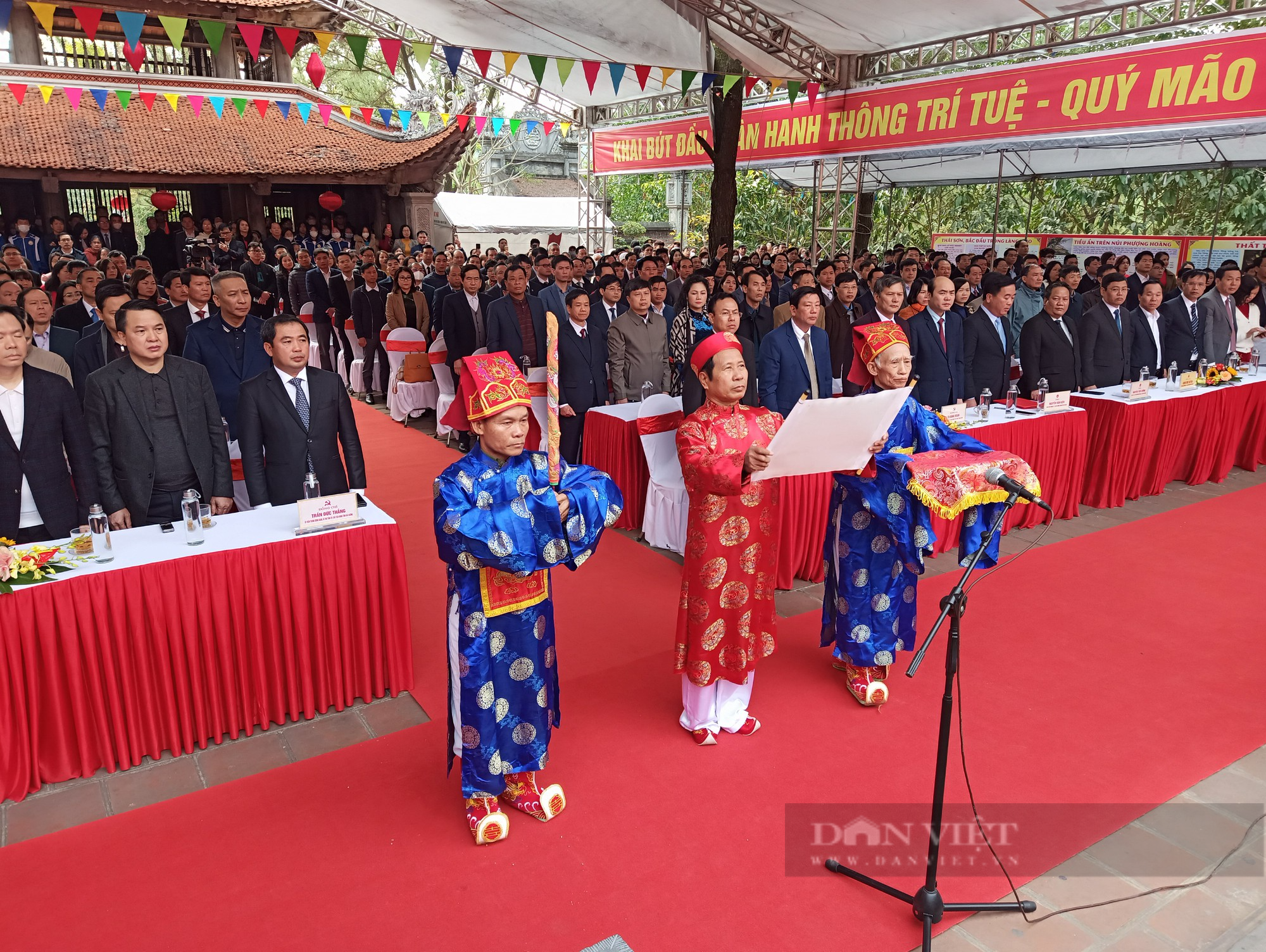 Tưng bừng Lễ khai bút đầu xuân Quý Mão 2023 tại Đền thờ Vạn thế Sư biểu Chu Văn An  - Ảnh 5.