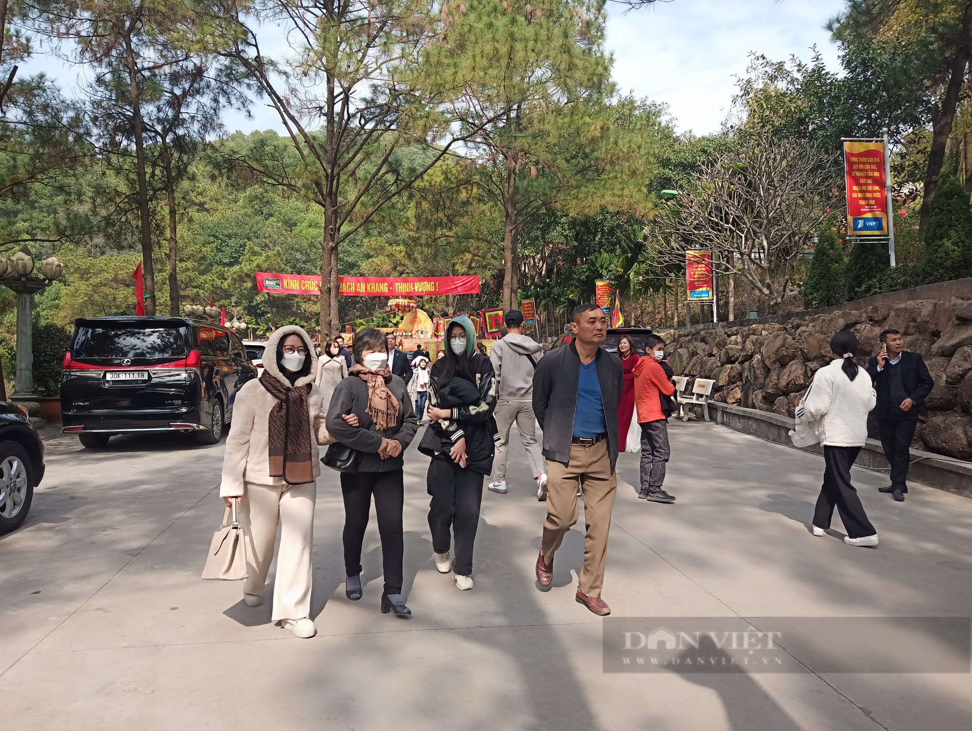 Tưng bừng Lễ khai bút đầu xuân Quý Mão 2023 tại Đền thờ Vạn thế Sư biểu Chu Văn An  - Ảnh 16.