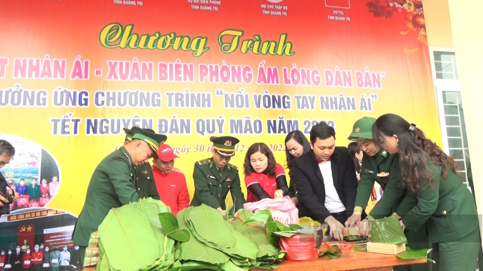 Mang Tết sớm về với đồng bào Bru - Vân Kiều - Ảnh 2.
