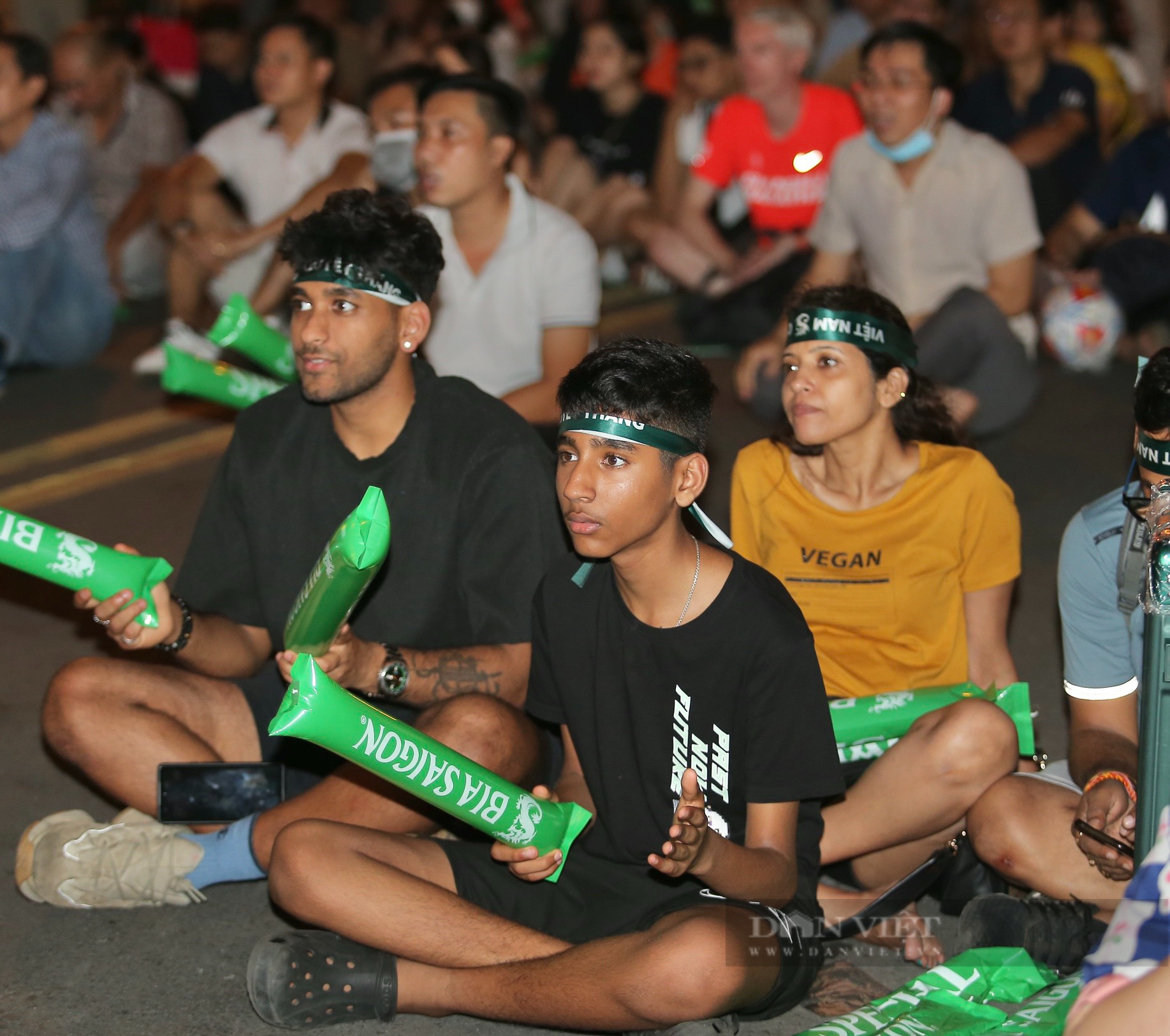 Người hâm mộ Sài Gòn mở hội mừng ĐT Việt Nam vào bán kết AFF Cup - Ảnh 10.