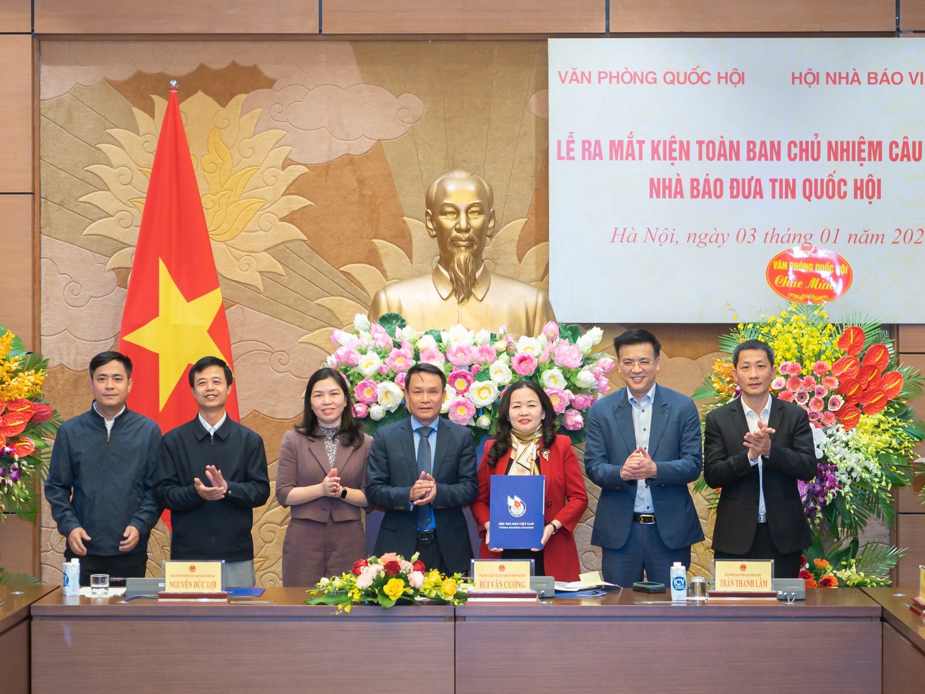 Ra mắt Ban chủ nhiệm Câu lạc bộ Nhà báo đưa tin Quốc hội - Ảnh 1.