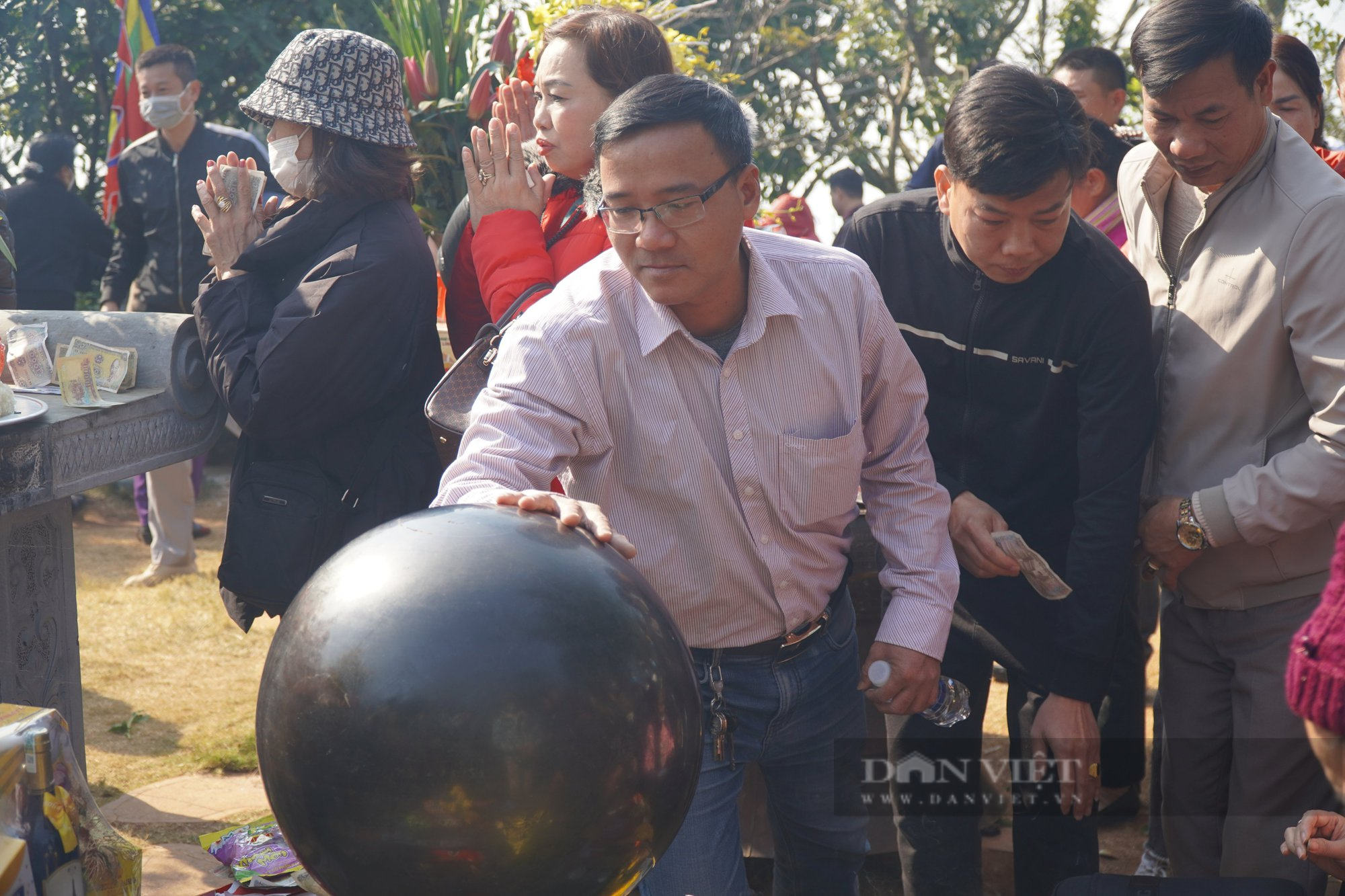 Thanh Hoá: Hàng ngàn du khách đổ về đền Nưa - Am Tiên xem ngày “mở cổng trời” - Ảnh 8.