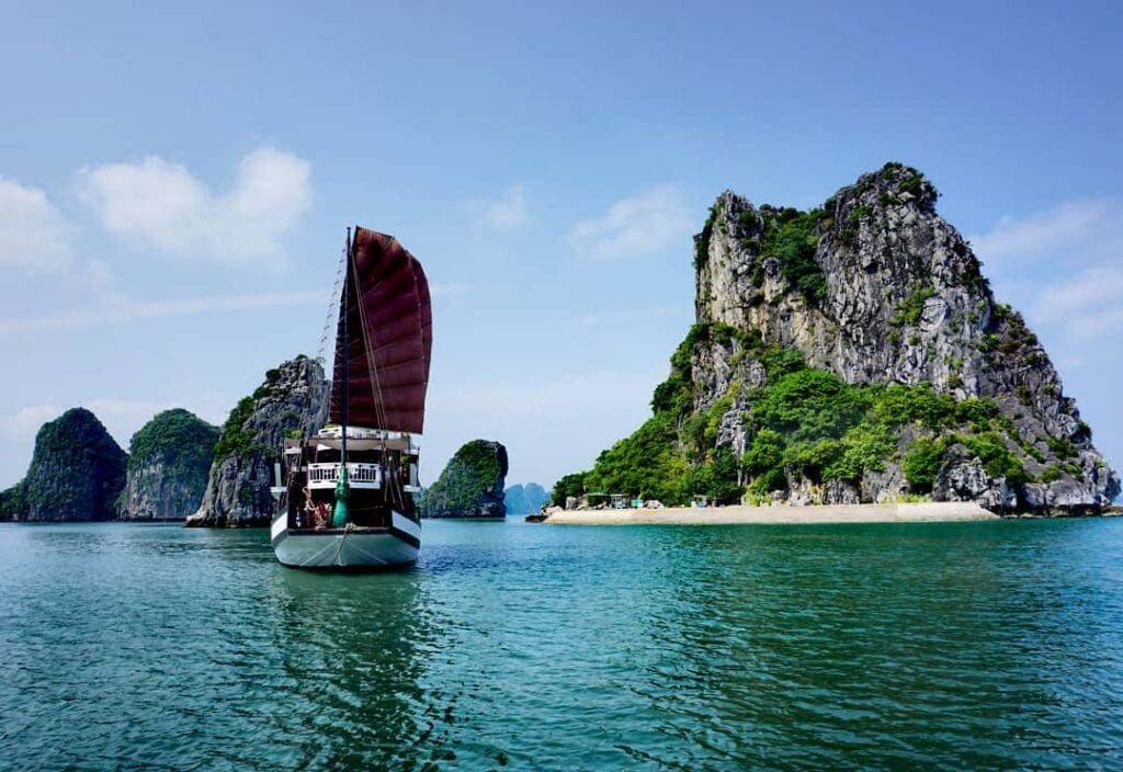 Những địa điểm du xuân nên ghé thử tại Hạ Long - Ảnh 6.