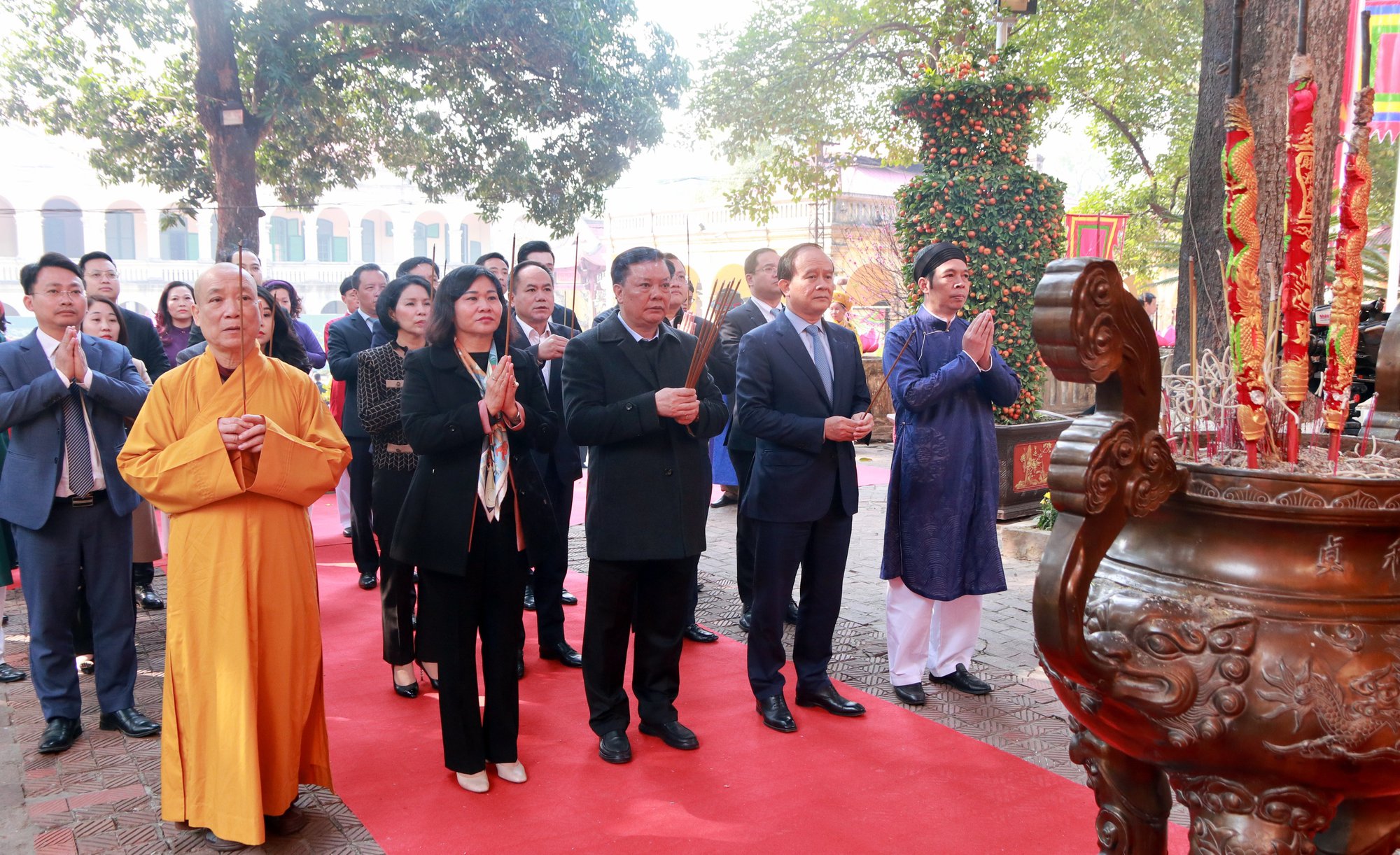 Chủ tịch Quốc hội Vương Đình Huệ dâng hương tưởng nhớ các bậc tiên đế, hiền tài tại Hoàng thành Thăng Long  - Ảnh 7.