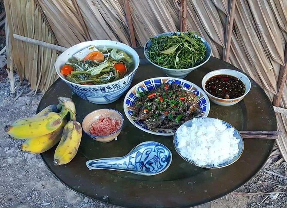 Bài dự thi Tết đoàn viên: Xum vầy quanh bữa cơm quê - Ảnh 2.