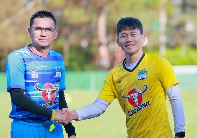 Bầu Đức quả quyết: &quot;HAGL không dọa đòi bỏ giải V.League&quot; - Ảnh 1.