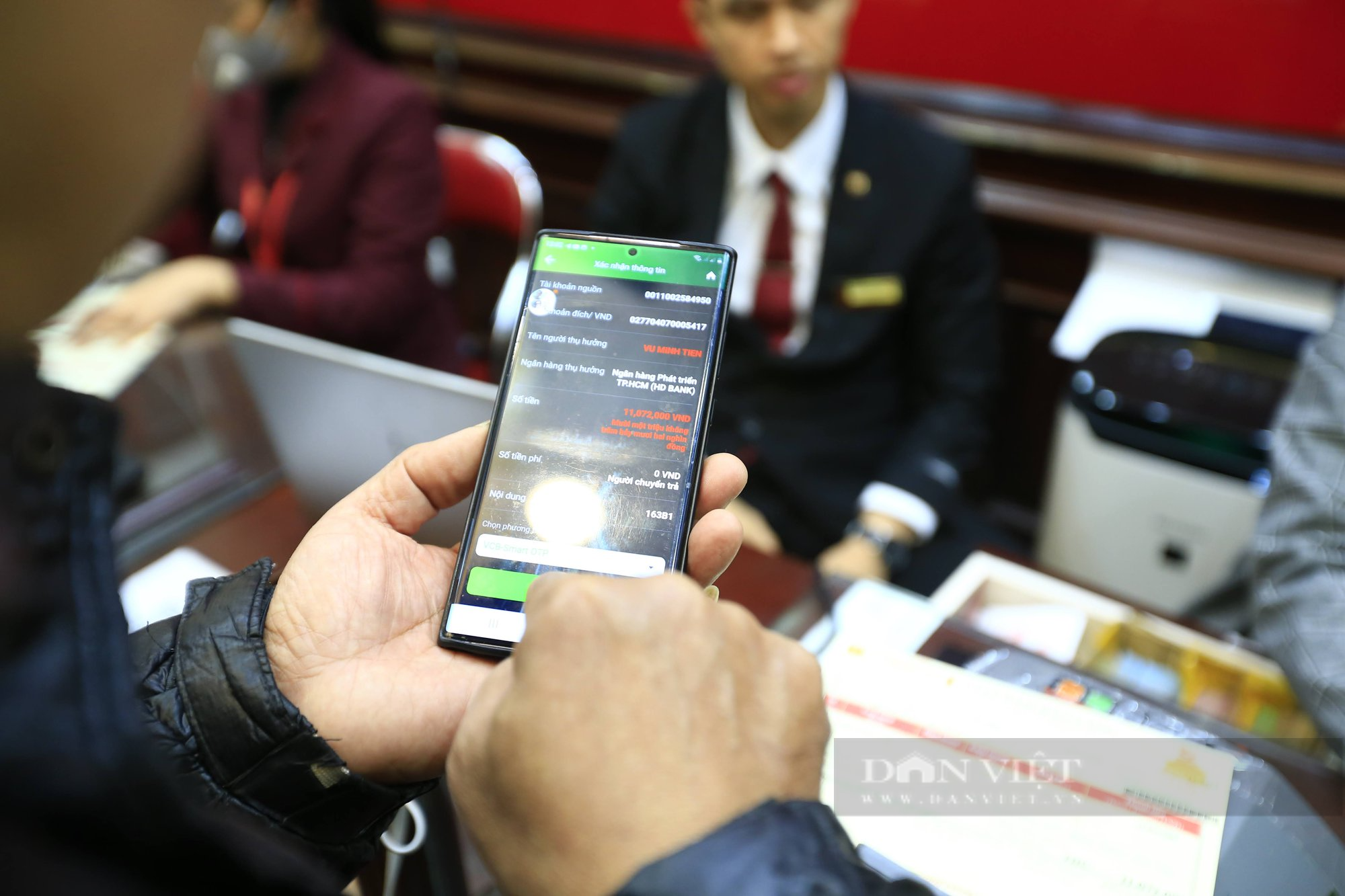 Ngày vía Thần Tài năm 2023: Càng gần trưa, người dân càng đổ xô đi mua vàng nhiều hơn - Ảnh 9.