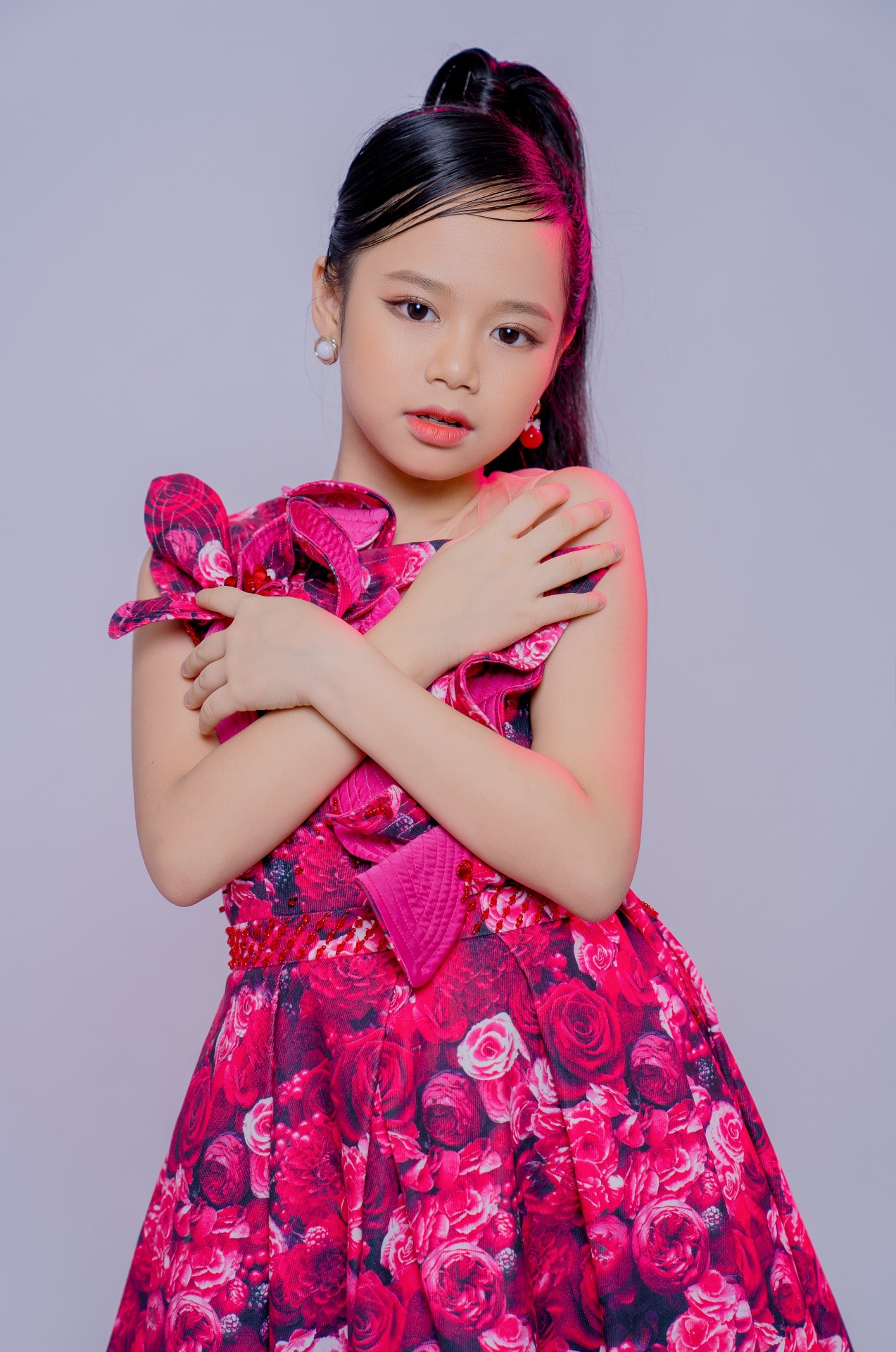 Mẹ Á hậu nhí thế giới Hoàng Vân nói gì trước lo ngại con bị &quot;đánh mất tuổi thơ&quot;? - Ảnh 2.
