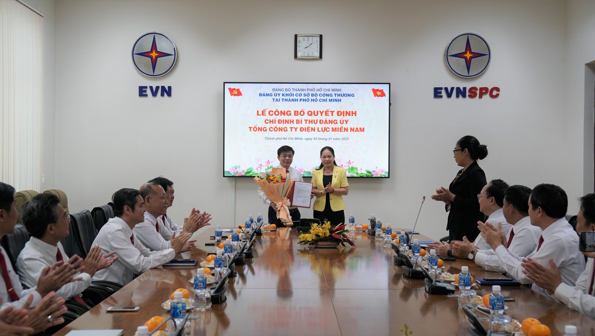 Chỉ định đồng chí Lê Văn Trang giữ chức Bí thư Đảng uỷ Tổng công ty Điện lực Miền Nam nhiệm kỳ 2020-2025 - Ảnh 1.
