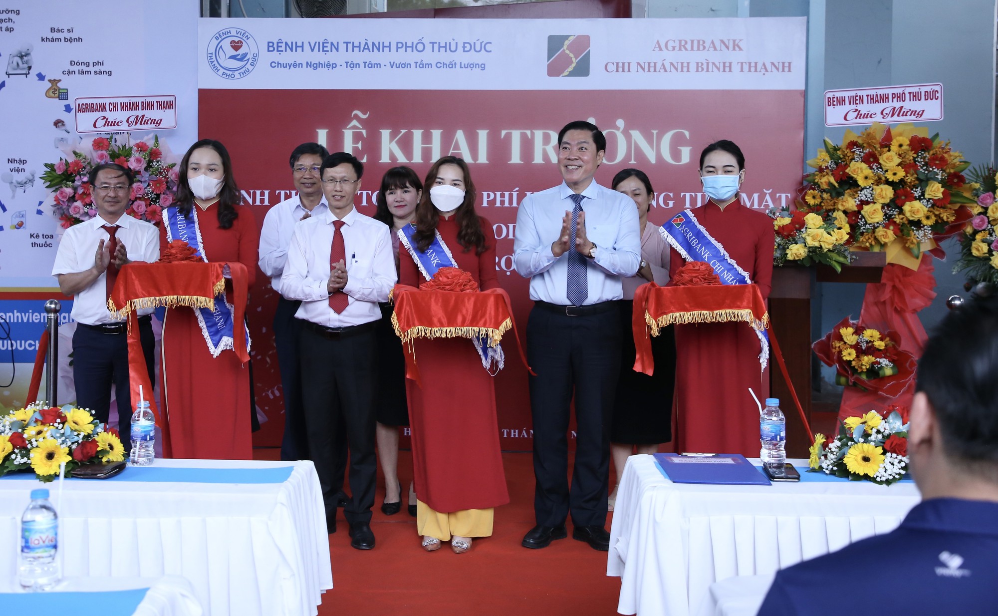 Agribank Chi nhánh Bình Thạnh cung cấp giải pháp thanh toán và tài trợ 500 triệu đồng cho Bệnh viện TP. Thủ Đức - Ảnh 2. Agribank Chi nhánh Bình Thạnh cung cấp giải pháp thanh toán và tài trợ 500 triệu đồng cho Bệnh viện TP. Thủ Đức - Ảnh 2.