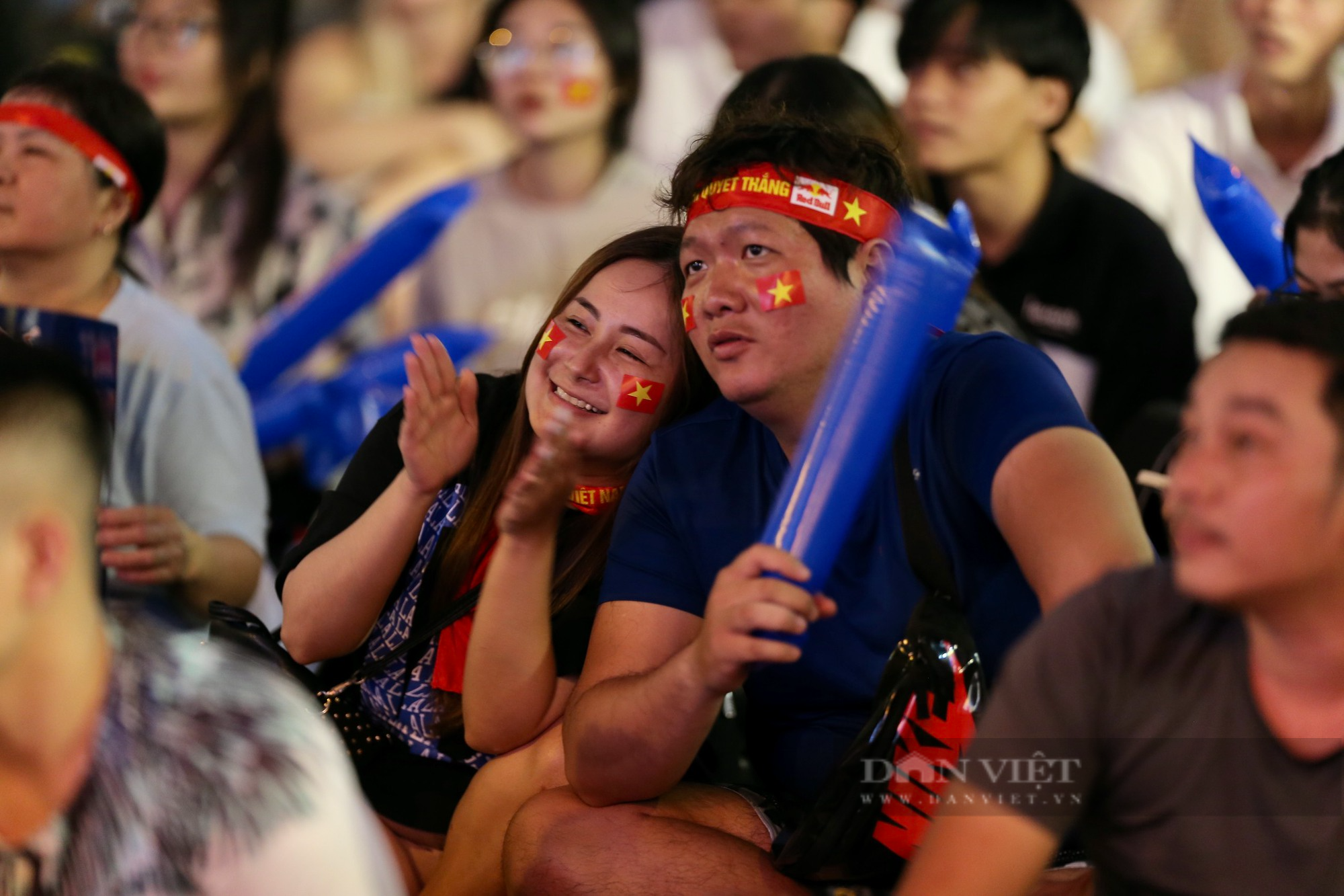 Người hâm mộ Sài thành trốn việc cổ vũ bóng đá - Ảnh 9.