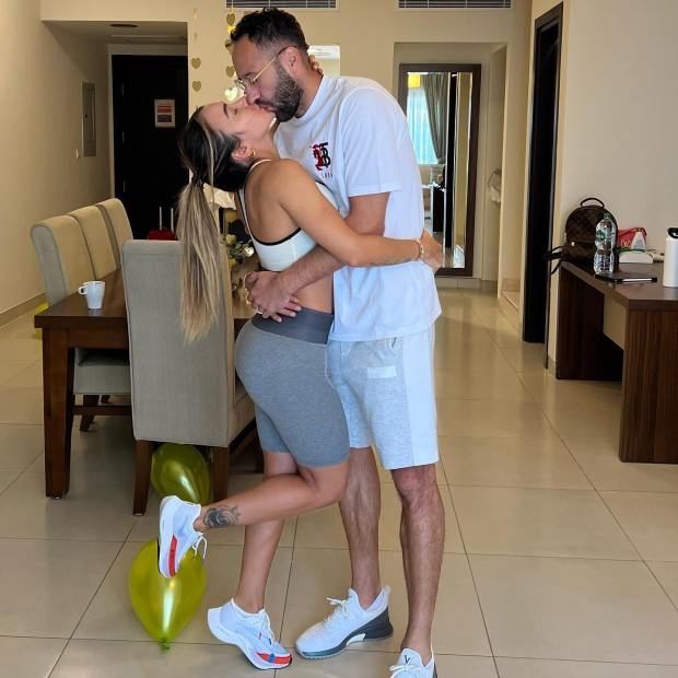 Vẻ đẹp của bạn gái Ronaldo và dàn WAGs quyến rũ của các ngôi sao CLB Al Nassr - Ảnh 1.
