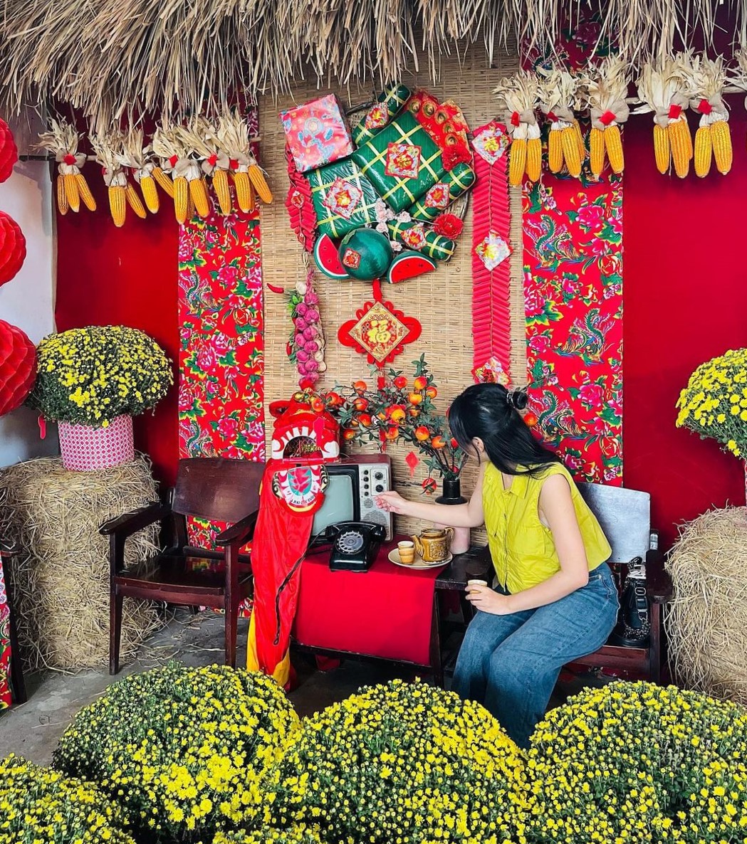 Quán cà phê ở TP.HCM trang trí chuẩn concept ảnh quay về các thập niên xưa - Ảnh 1.