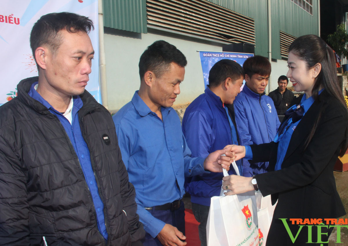 Sơn La: Mang Tết ấm cho công nhân vùng cao - Ảnh 1. Sơn La: Mang Tết ấm cho công nhân vùng cao - Ảnh 1.
