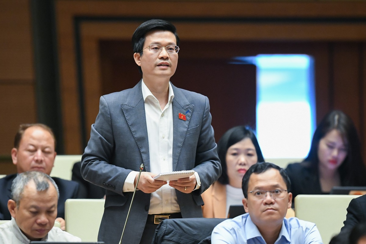 Báo chí phải hạn chế bình luận giống như “chạy Grap vẫn mặc com lê” - Ảnh 1.