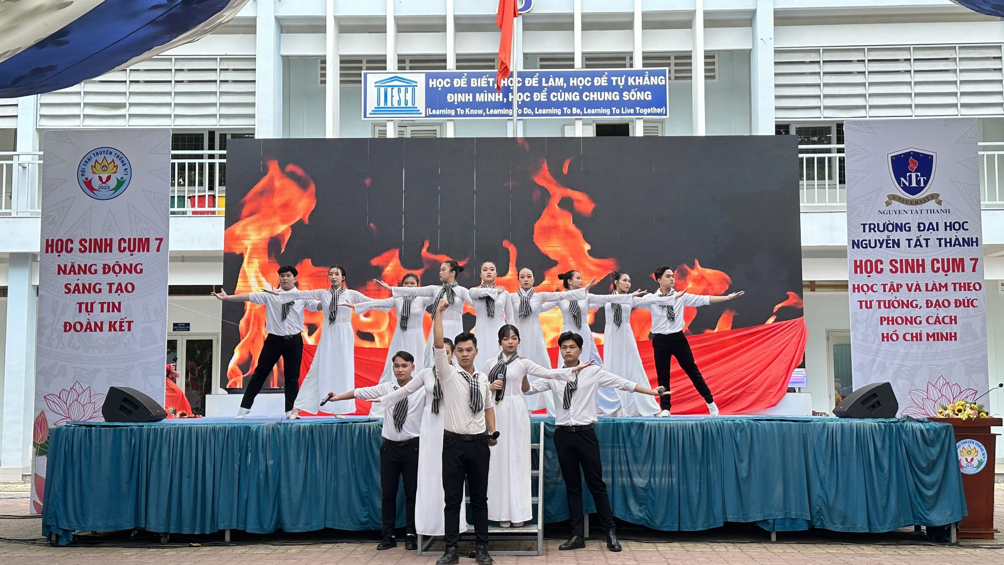 TP.HCM: Tưng bừng hội trại truyền thống &quot;Tự hào học sinh Thành phố học tập và làm theo Bác&quot; - Ảnh 3.