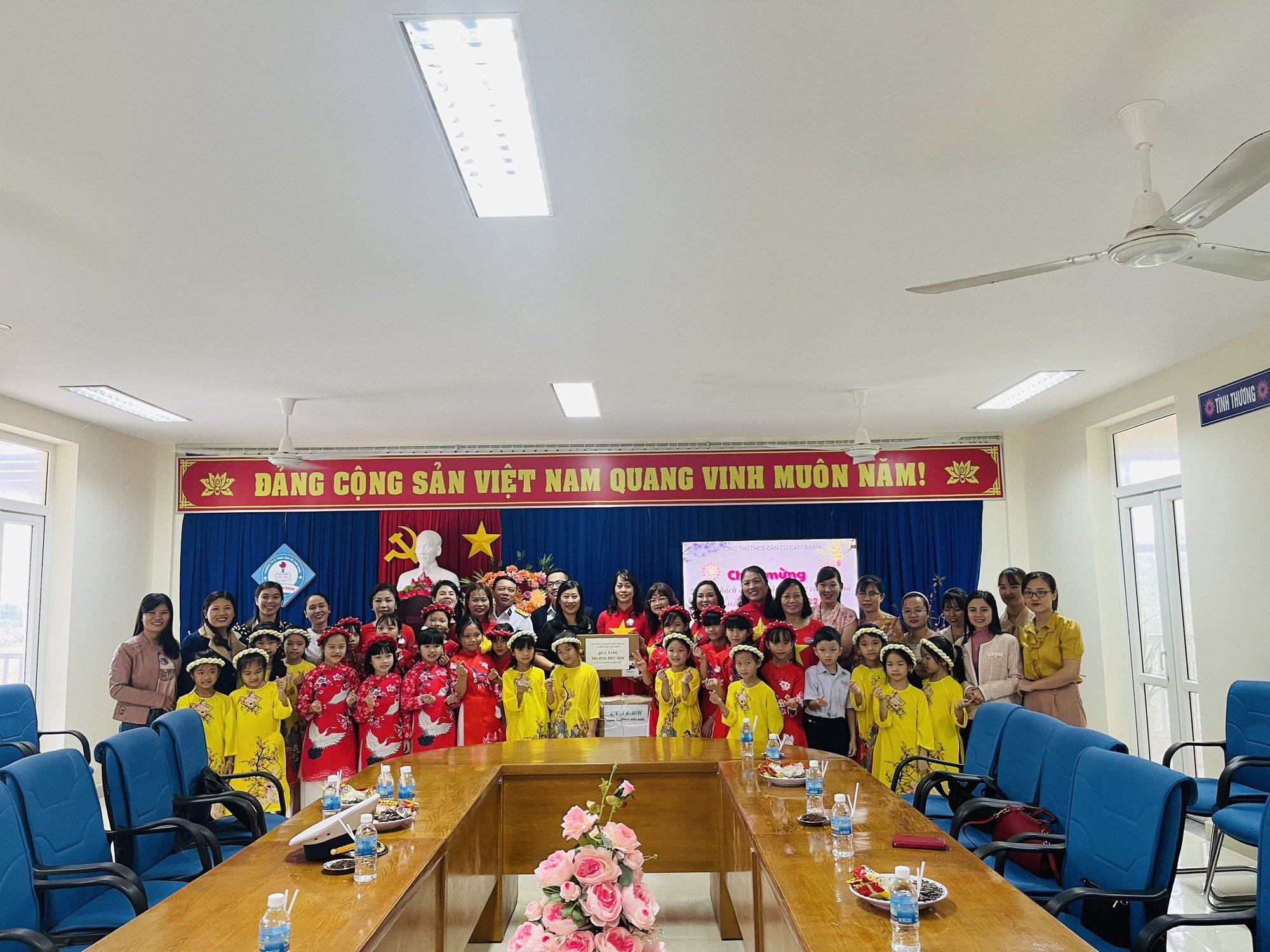 Lữ đoàn 146: Tiếp nhận quà tặng cho cán bộ, chiến sĩ - Ảnh 1. Lữ đoàn 146: Tiếp nhận quà tặng cho cán bộ, chiến sĩ - Ảnh 1.