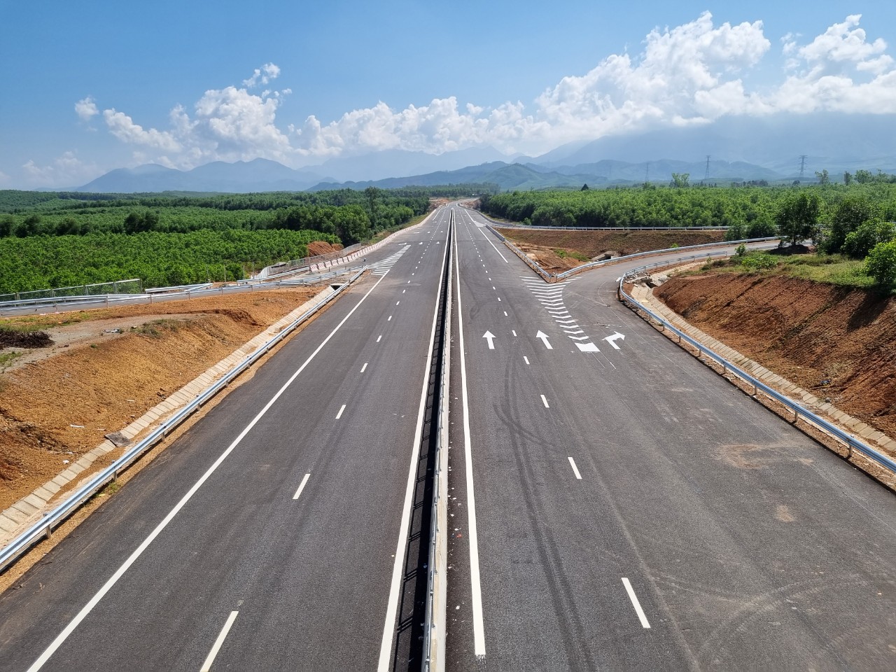 Thủ tướng: Bộ GTVT hoàn thành cả "núi" công việc - Ảnh 2. Thủ tướng: Bộ GTVT hoàn thành cả "núi" công việc - Ảnh 2.