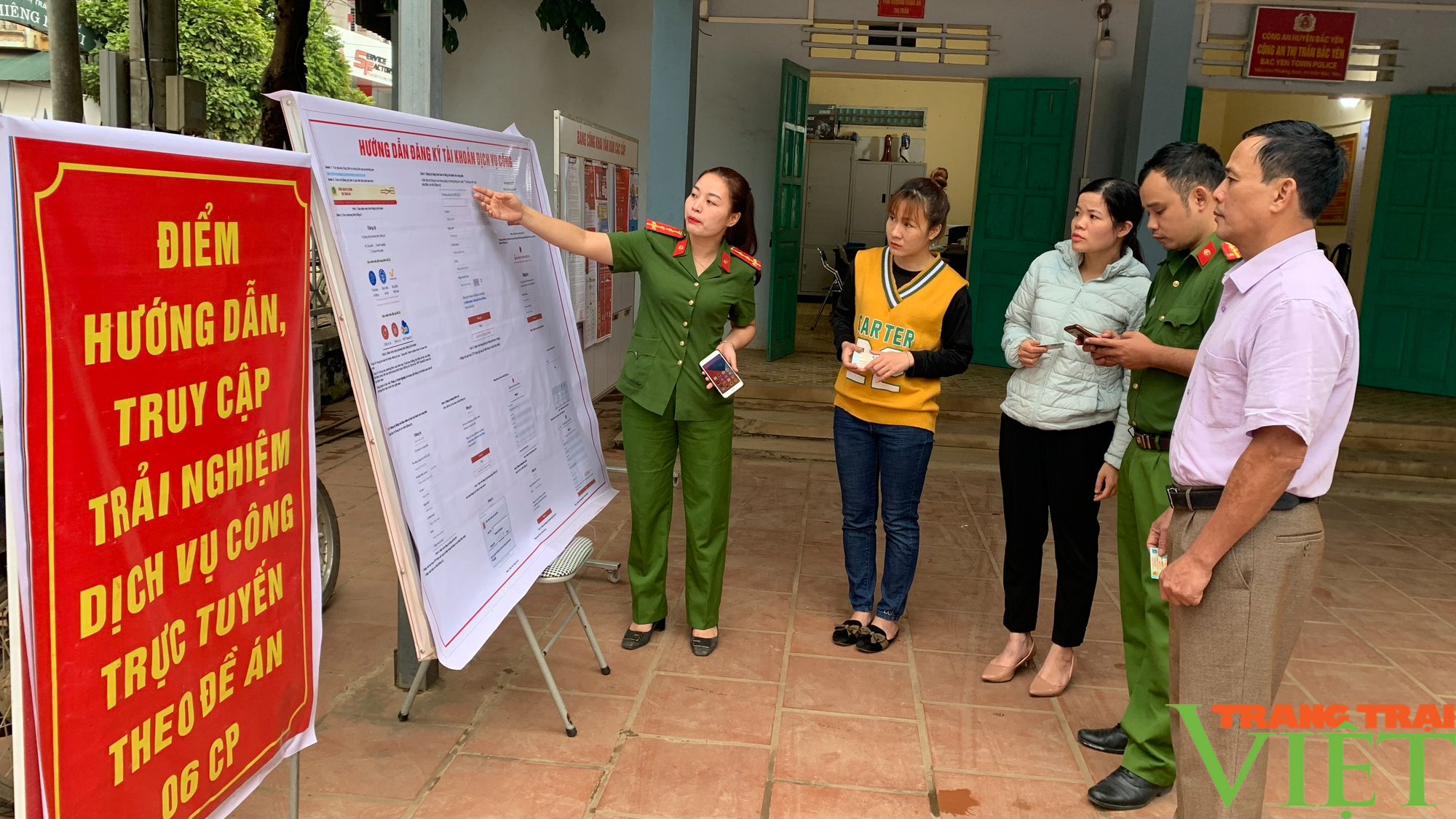 Tiện ích khi bỏ sổ hộ khẩu giấy ngày ở vùng cao Sơn La - Ảnh 2. Tiện ích khi bỏ sổ hộ khẩu giấy ngày ở vùng cao Sơn La - Ảnh 2.