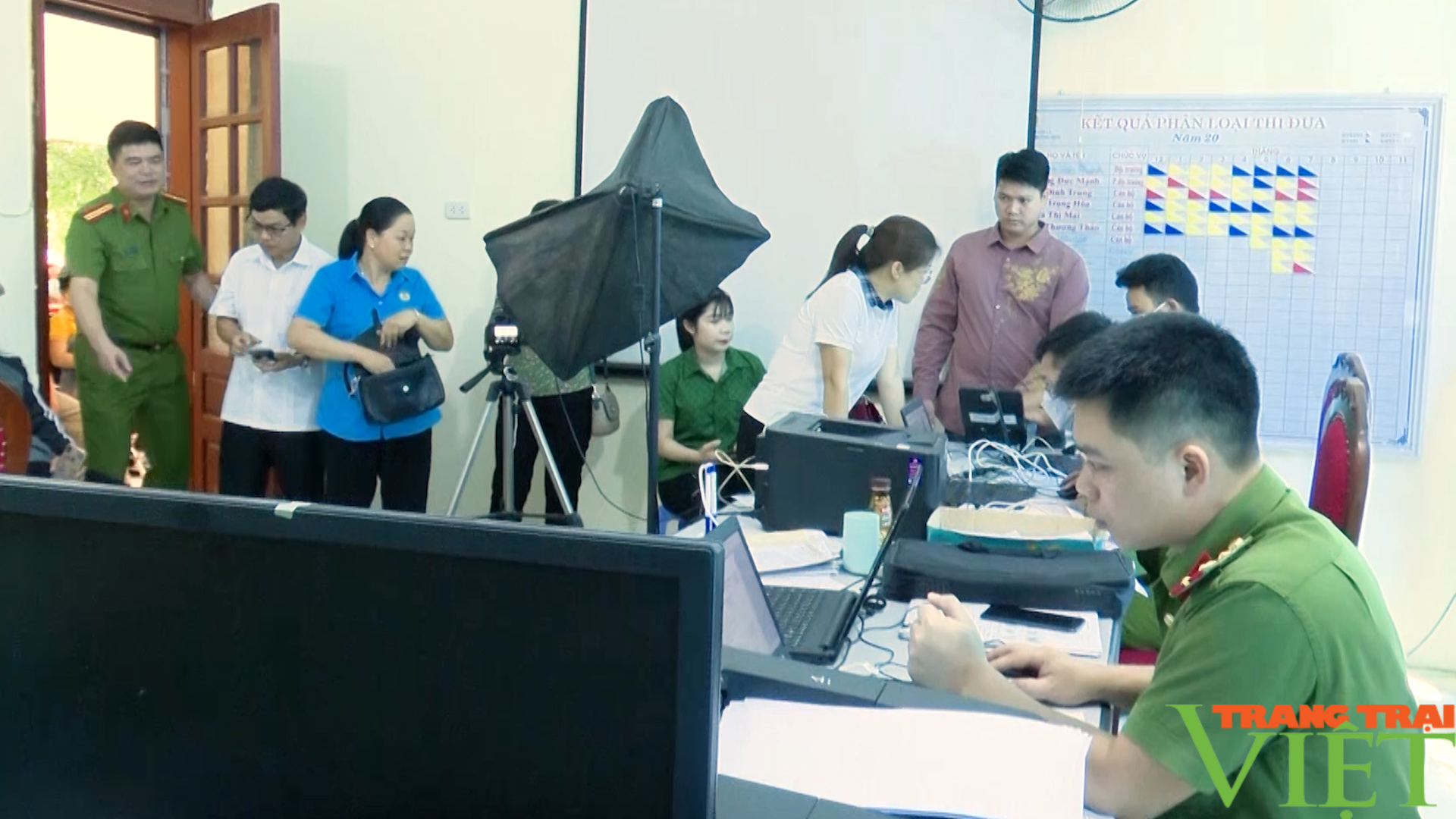Tiện ích khi bỏ sổ hộ khẩu giấy ngày ở vùng cao Sơn La - Ảnh 3. Tiện ích khi bỏ sổ hộ khẩu giấy ngày ở vùng cao Sơn La - Ảnh 3.