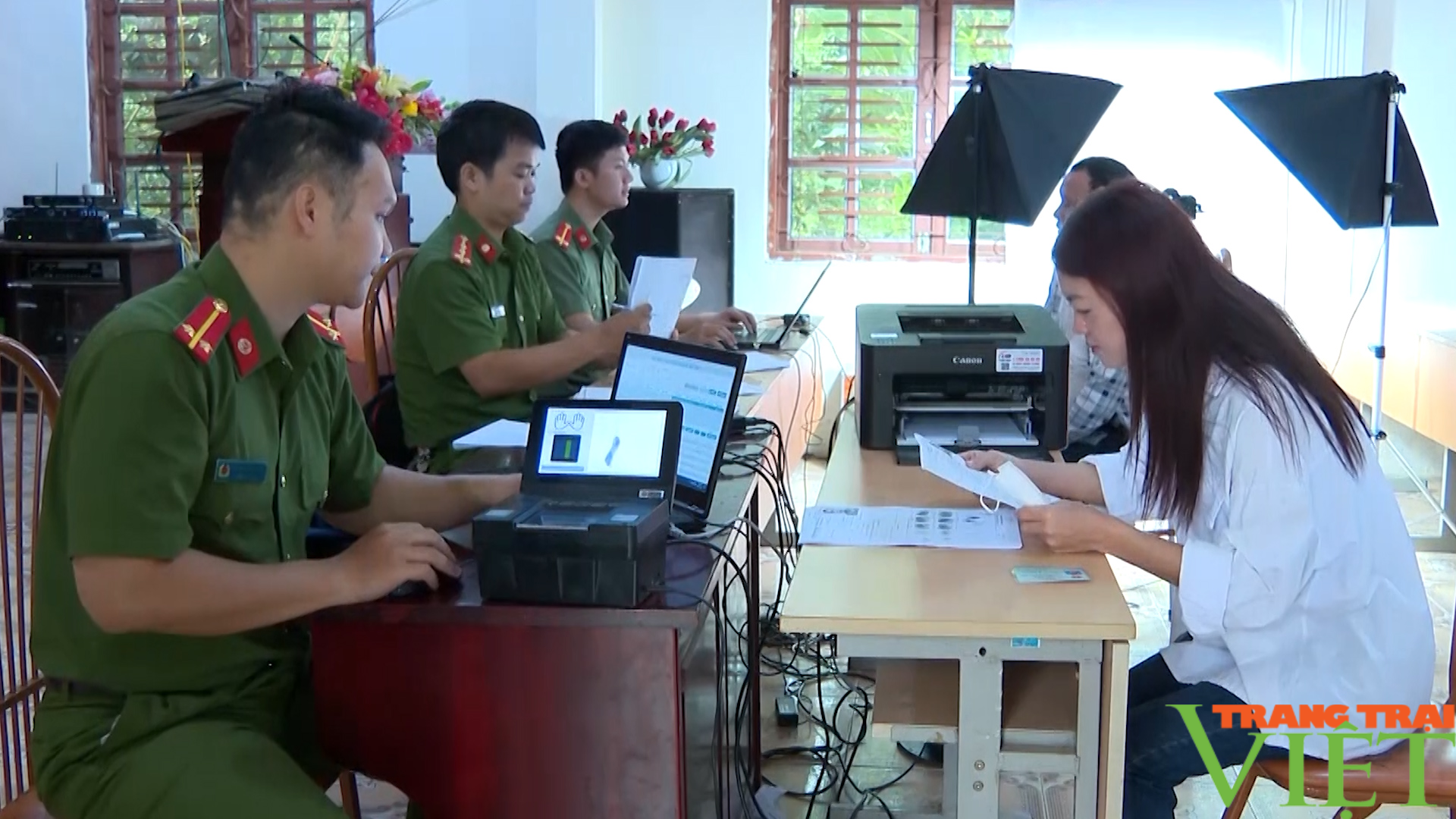 Tiện ích khi bỏ sổ hộ khẩu giấy ngày ở vùng cao Sơn La - Ảnh 5. Tiện ích khi bỏ sổ hộ khẩu giấy ngày ở vùng cao Sơn La - Ảnh 5.