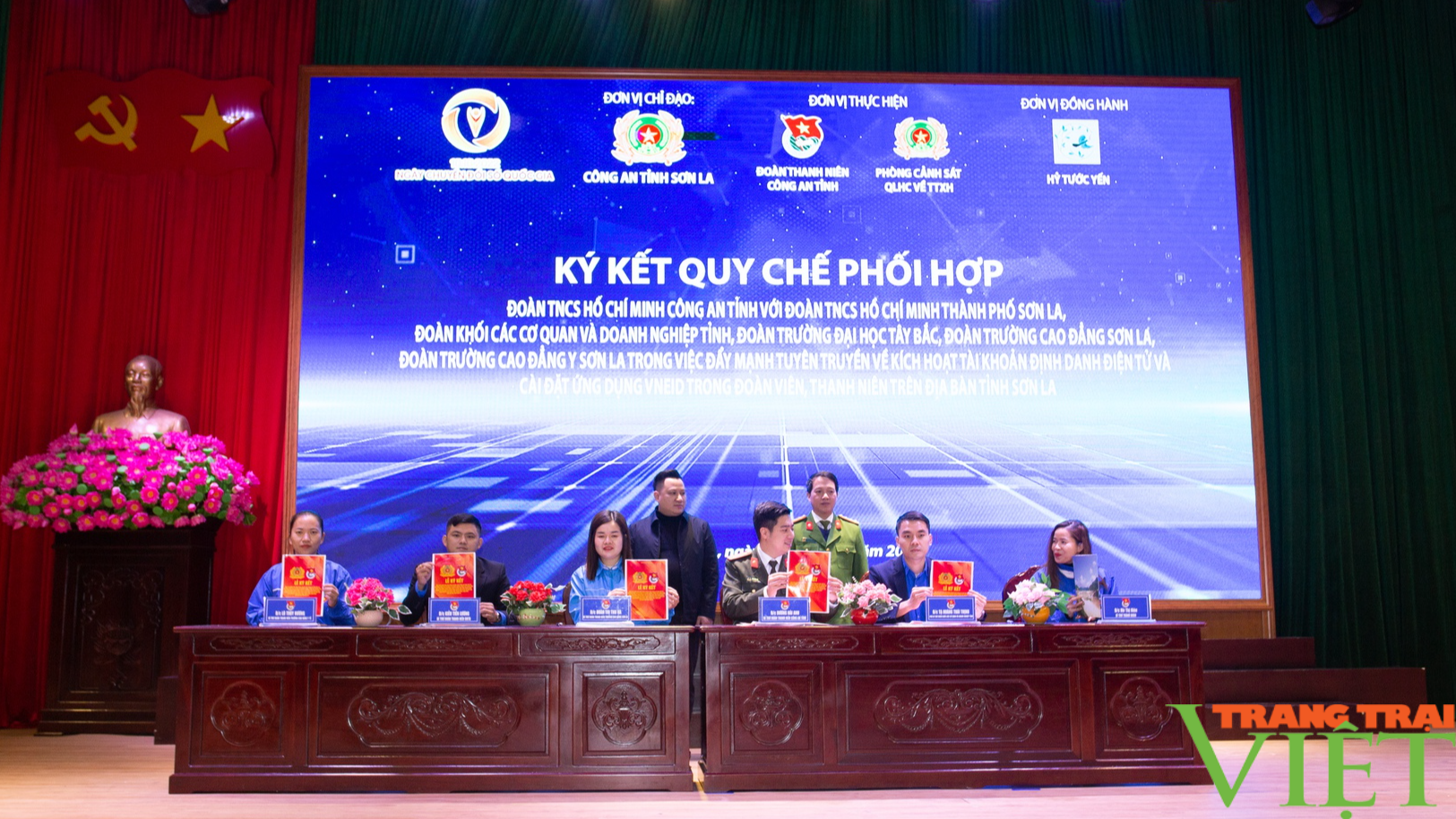 Tiện ích khi bỏ sổ hộ khẩu giấy ngày ở vùng cao Sơn La - Ảnh 7. Tiện ích khi bỏ sổ hộ khẩu giấy ngày ở vùng cao Sơn La - Ảnh 7.