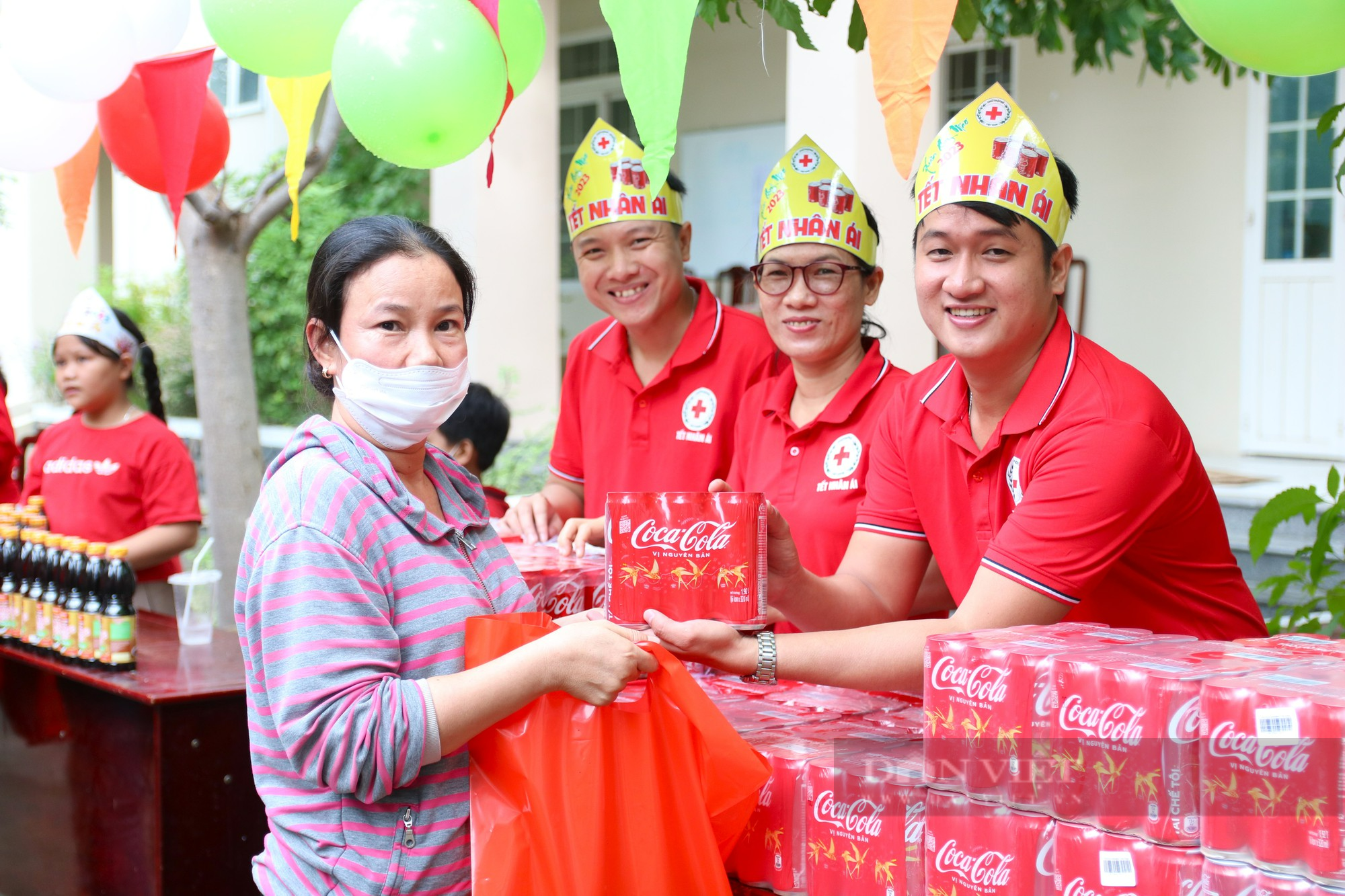 Ấm áp “Phiên chợ nhân đạo 0 đồng” cho người nghèo tại Ninh Thuận - Ảnh 10.
