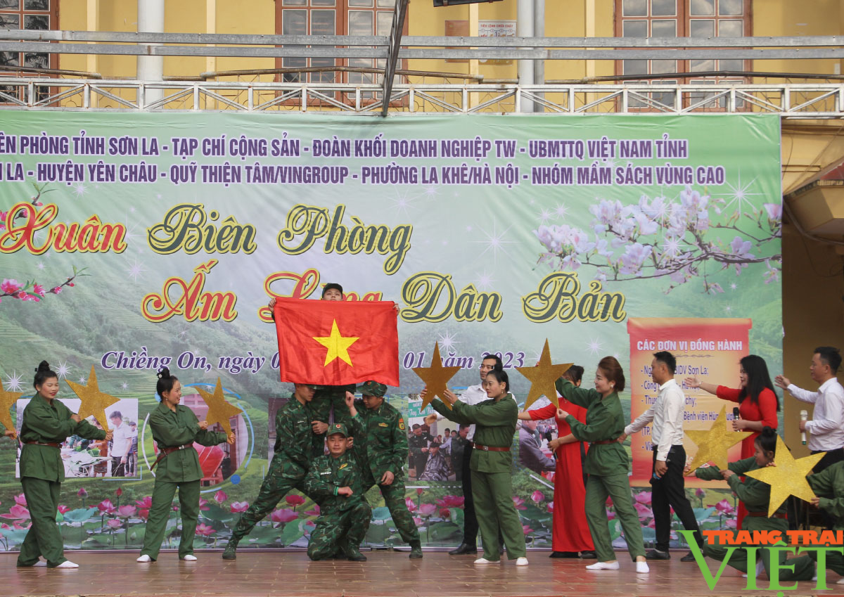 Xuân ấm biên phòng cho nhân dân vùng biên giới Sơn La - Ảnh 4. Xuân ấm biên phòng cho nhân dân vùng biên giới Sơn La - Ảnh 4.