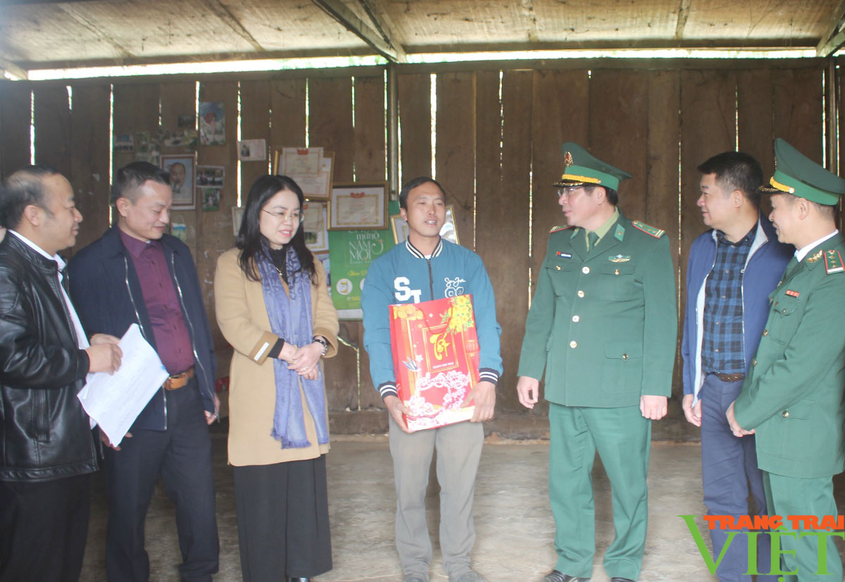 Xuân ấm biên phòng cho nhân dân vùng biên giới Sơn La - Ảnh 5. Xuân ấm biên phòng cho nhân dân vùng biên giới Sơn La - Ảnh 5.