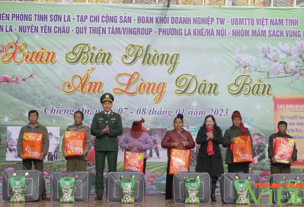 Xuân ấm biên phòng cho nhân dân vùng biên giới Sơn La - Ảnh 6. Xuân ấm biên phòng cho nhân dân vùng biên giới Sơn La - Ảnh 6.