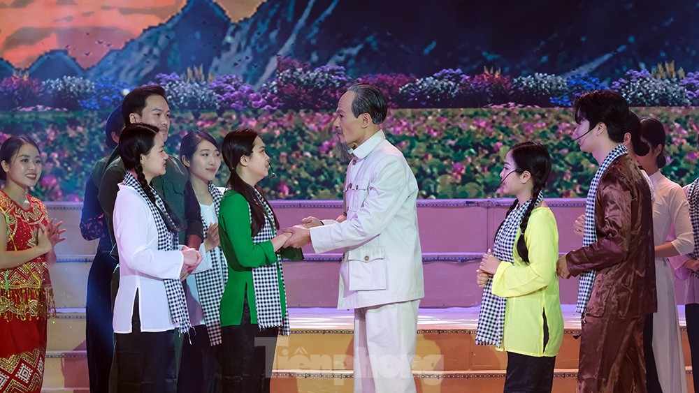 Hơn 107 tỷ đồng ủng hộ trẻ em khuyết tật, trẻ em mồ côi, có hoàn cảnh đặc biệt, khó khăn cả nước. - Ảnh 4.