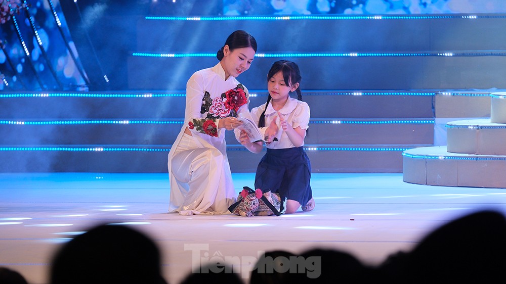 Hơn 107 tỷ đồng ủng hộ trẻ em khuyết tật, trẻ em mồ côi, có hoàn cảnh đặc biệt, khó khăn cả nước. - Ảnh 8.
