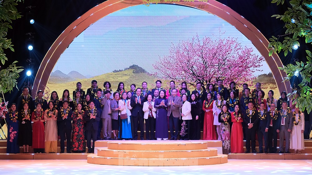 Hơn 107 tỷ đồng ủng hộ trẻ em khuyết tật, trẻ em mồ côi, có hoàn cảnh đặc biệt, khó khăn cả nước. - Ảnh 10.