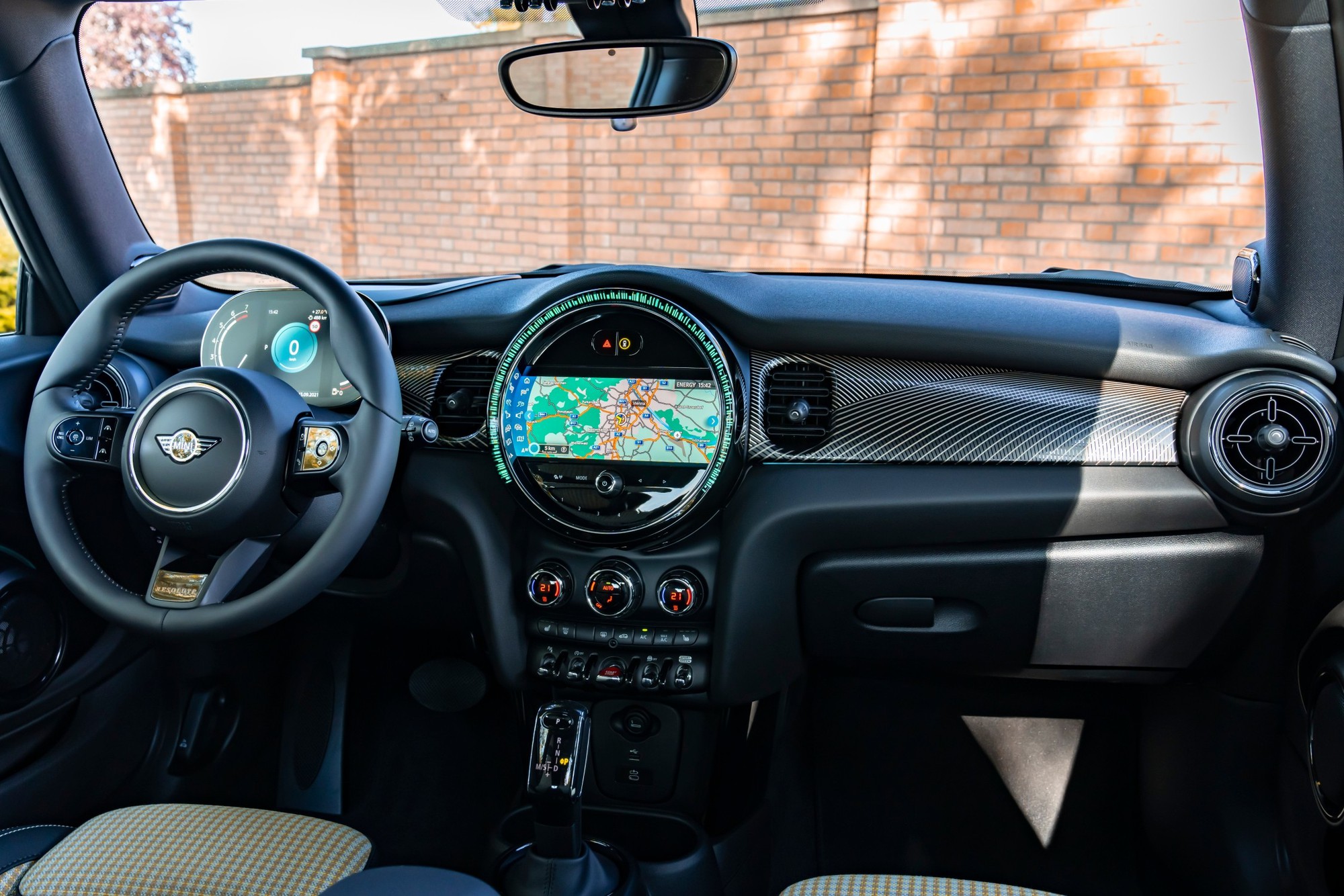 MINI Cooper S 3-Cửa Resolute Edition ra mắt Việt Nam giá từ 2,3 tỷ - Ảnh 3.