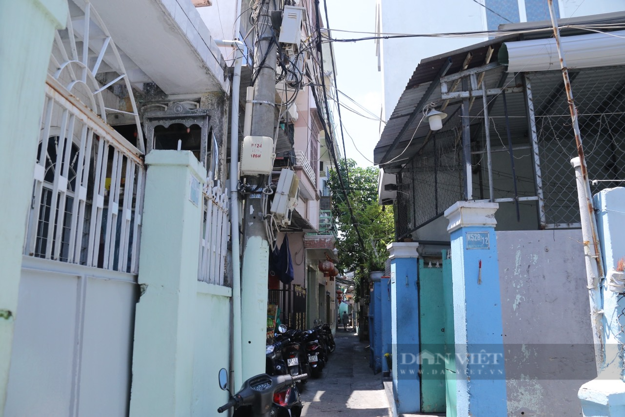 Lo cháy trong kiệt hẻm hẹp, chung cư xuống cấp ở Đà Nẵng - Ảnh 1.