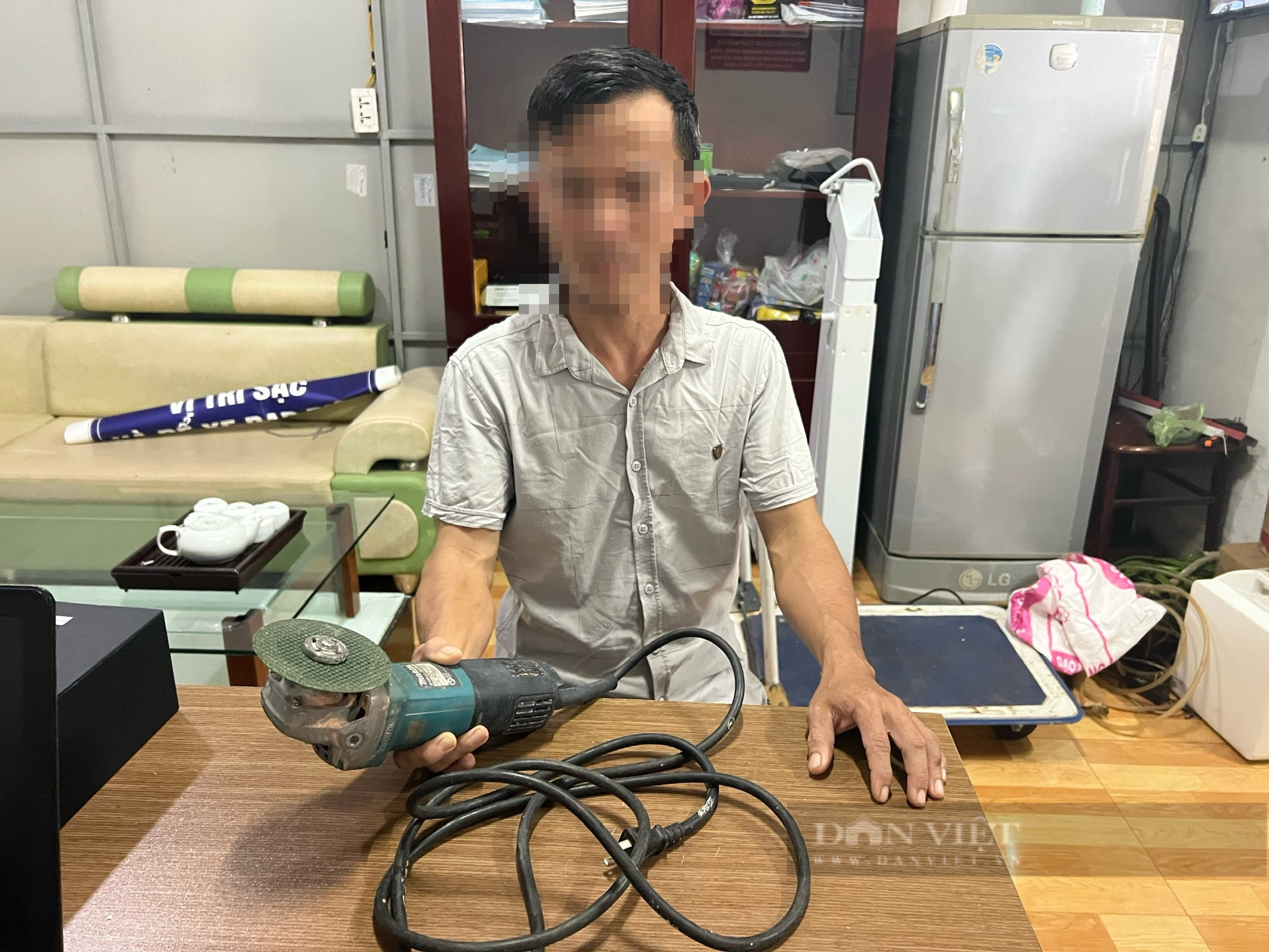 Ba cháu bé 2 tuổi bị mắc kẹt một mình ở tầng 16 chung cư nói gì? - Ảnh 2.