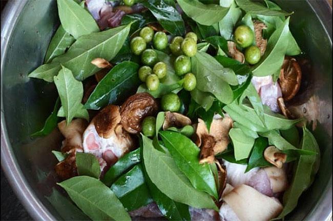 Quả dại phổ biến của người Tày, trước rụng đầy sân vứt đi không tiếc, nay được săn lùng với giá đắt đỏ - Ảnh 9. Quả dại phổ biến của người Tày, trước rụng đầy sân vứt đi không tiếc, nay được săn lùng với giá đắt đỏ - Ảnh 9.