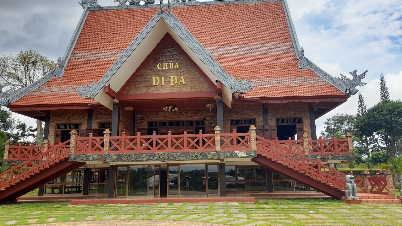Ngôi chùa có kiến trúc độc đáo ở xứ sở sương mù - Ảnh 6.