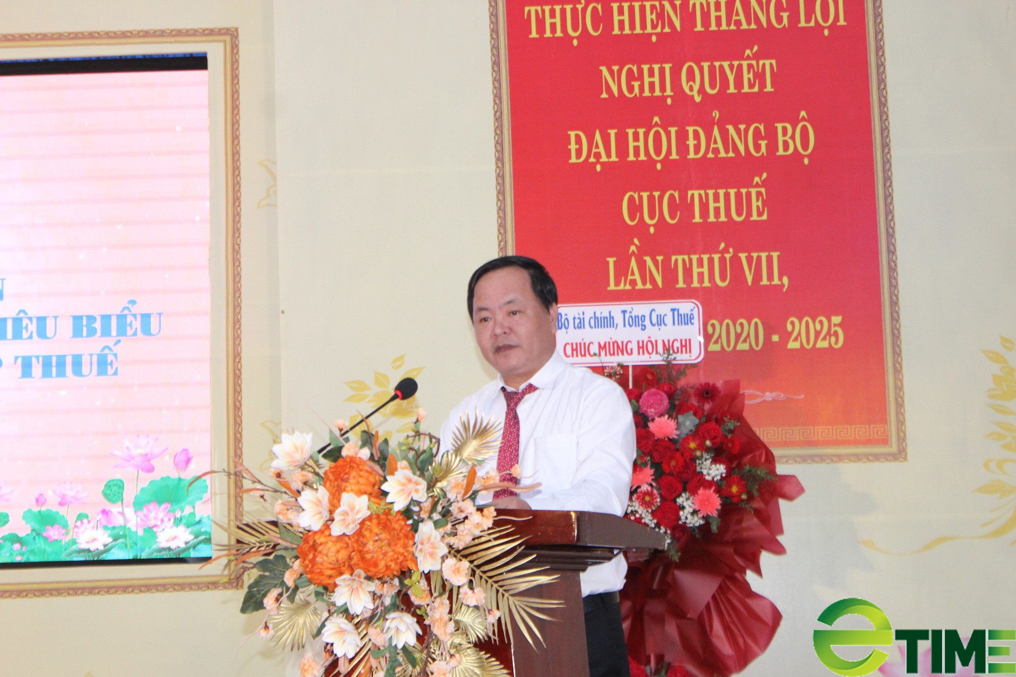 Quảng Nam tôn vinh 50 doanh nghiệp, doanh nhân tiêu biểu năm 2022 - Ảnh 1. Quảng Nam tôn vinh 50 doanh nghiệp, doanh nhân tiêu biểu năm 2022 - Ảnh 1.