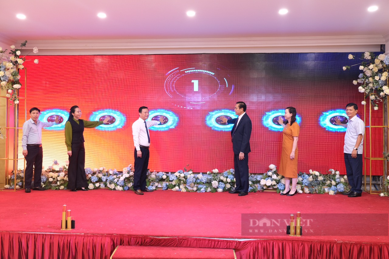 Hà Tĩnh: Lấy người dân, doanh nghiệp làm trung tâm của tiến trình chuyển đổi số - Ảnh 2.
