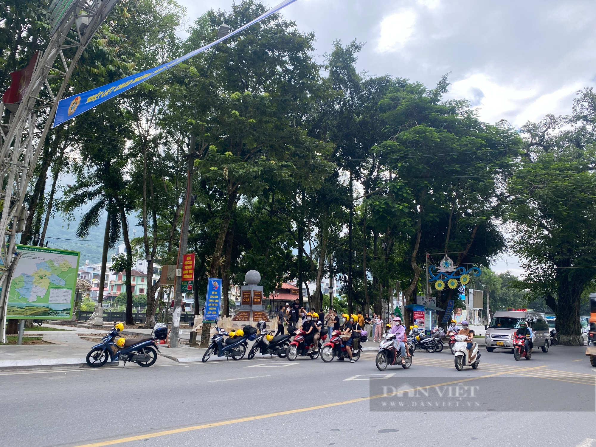 “Nhặt sạn” du lịch trên di sản thế giới ở Cao nguyên đá Đồng Văn - Ảnh 2.